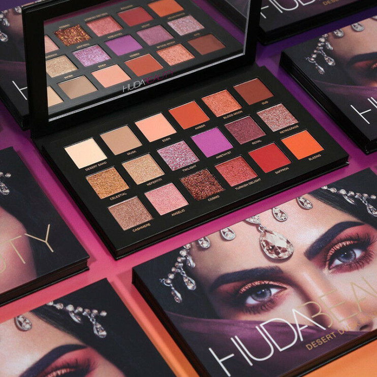Палетка теней Huda Beauty в Кургане