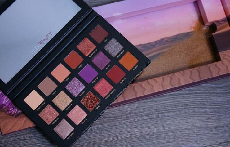 Палетка теней Huda Beauty в Кургане