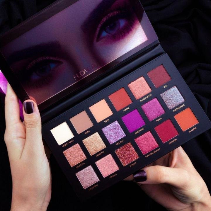 Палетка теней Huda Beauty в Тамбове